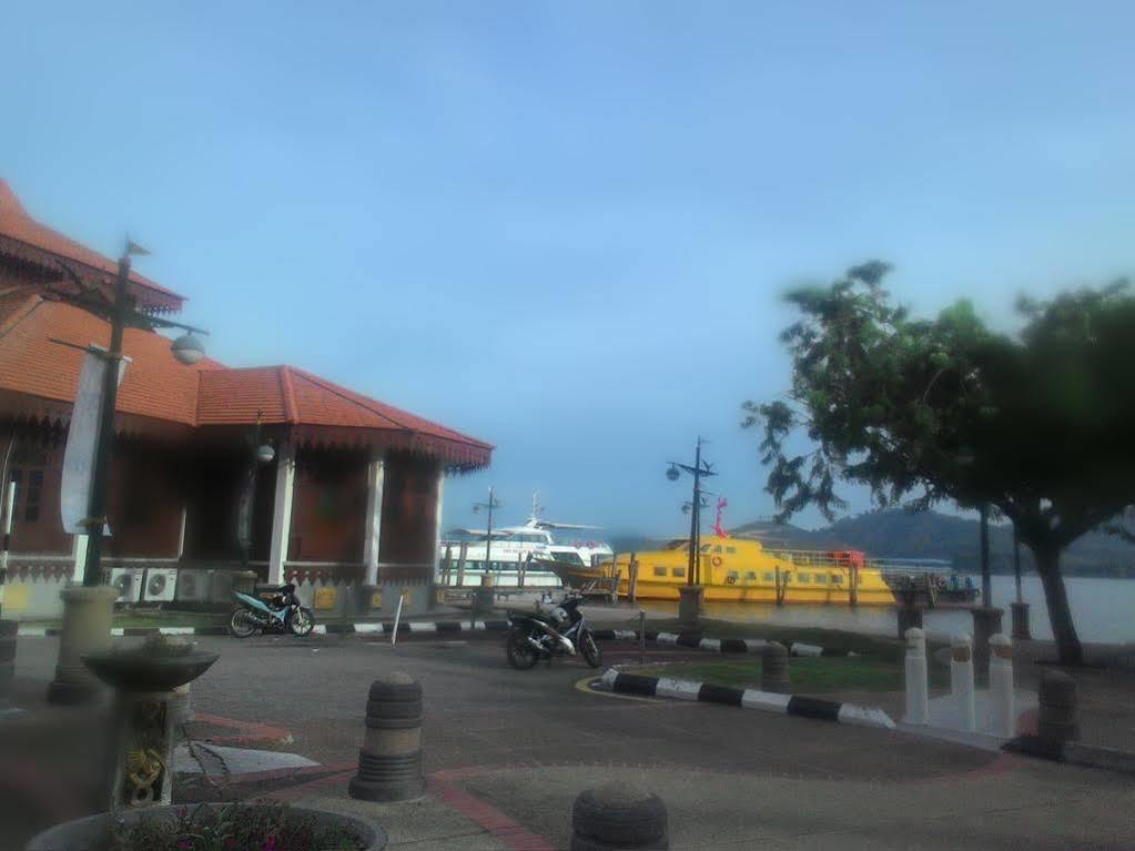 Hotel Dj Palace Lumut Exterior photo